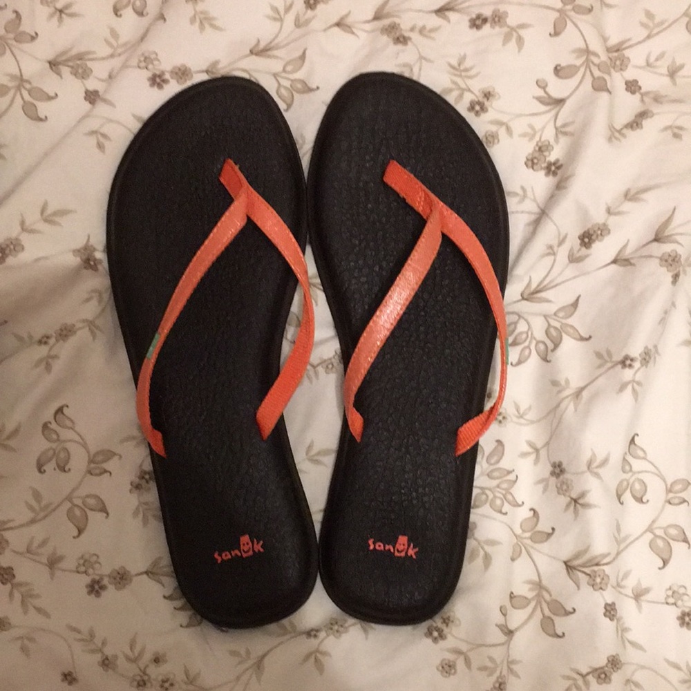 Sanuk Flip flops
